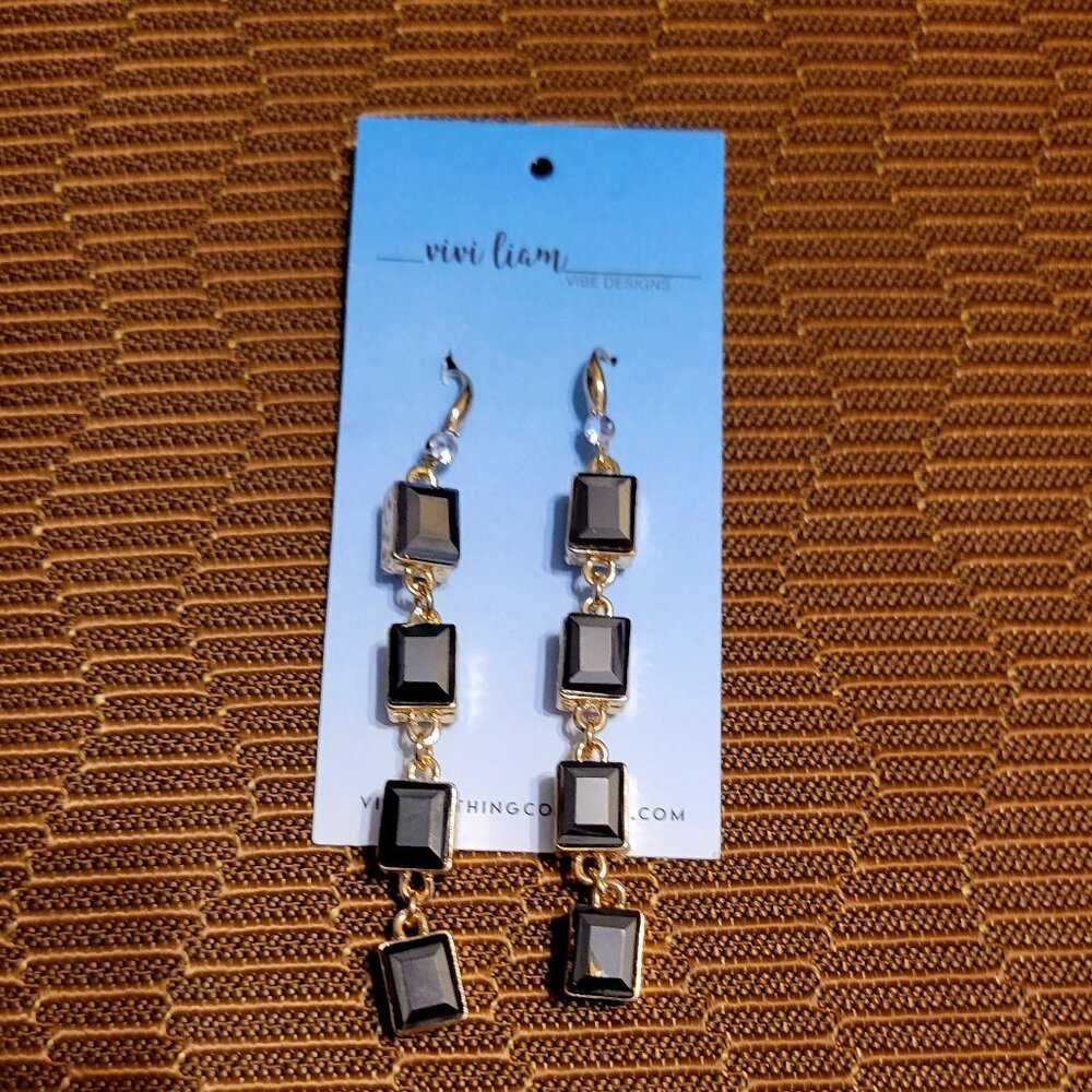 Vivi Liam Dangle Earrings